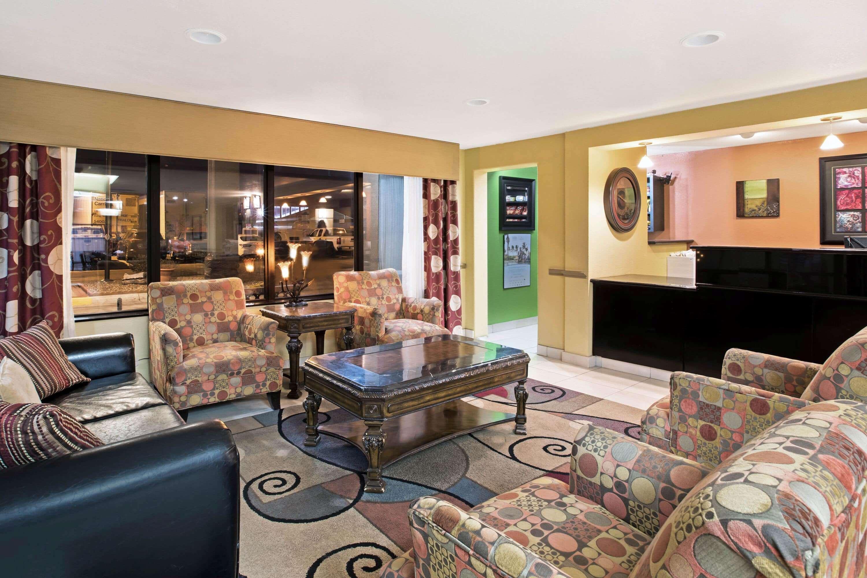 La Quinta By Wyndham Salina Hotel Exterior photo