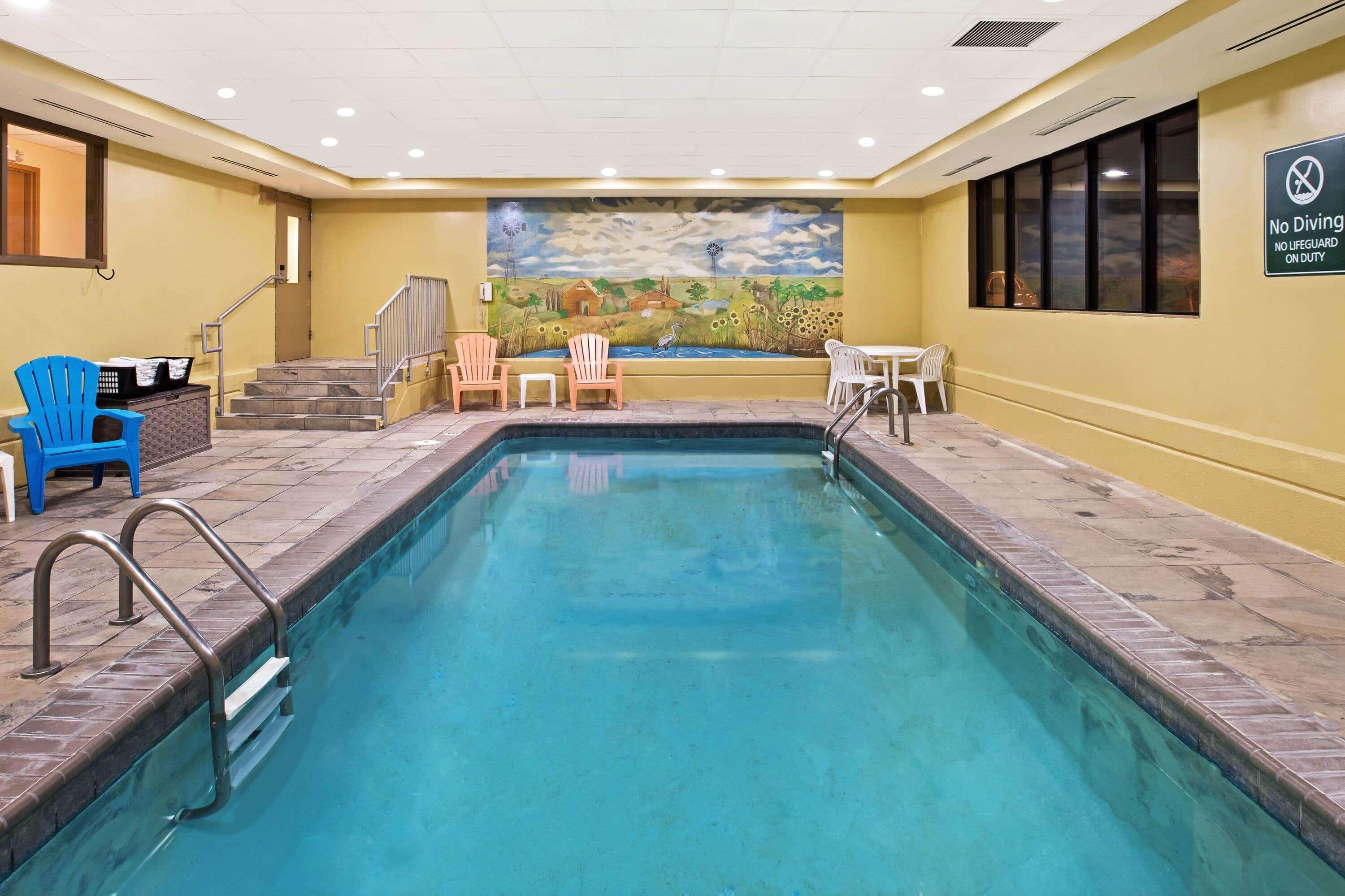 La Quinta By Wyndham Salina Hotel Exterior photo