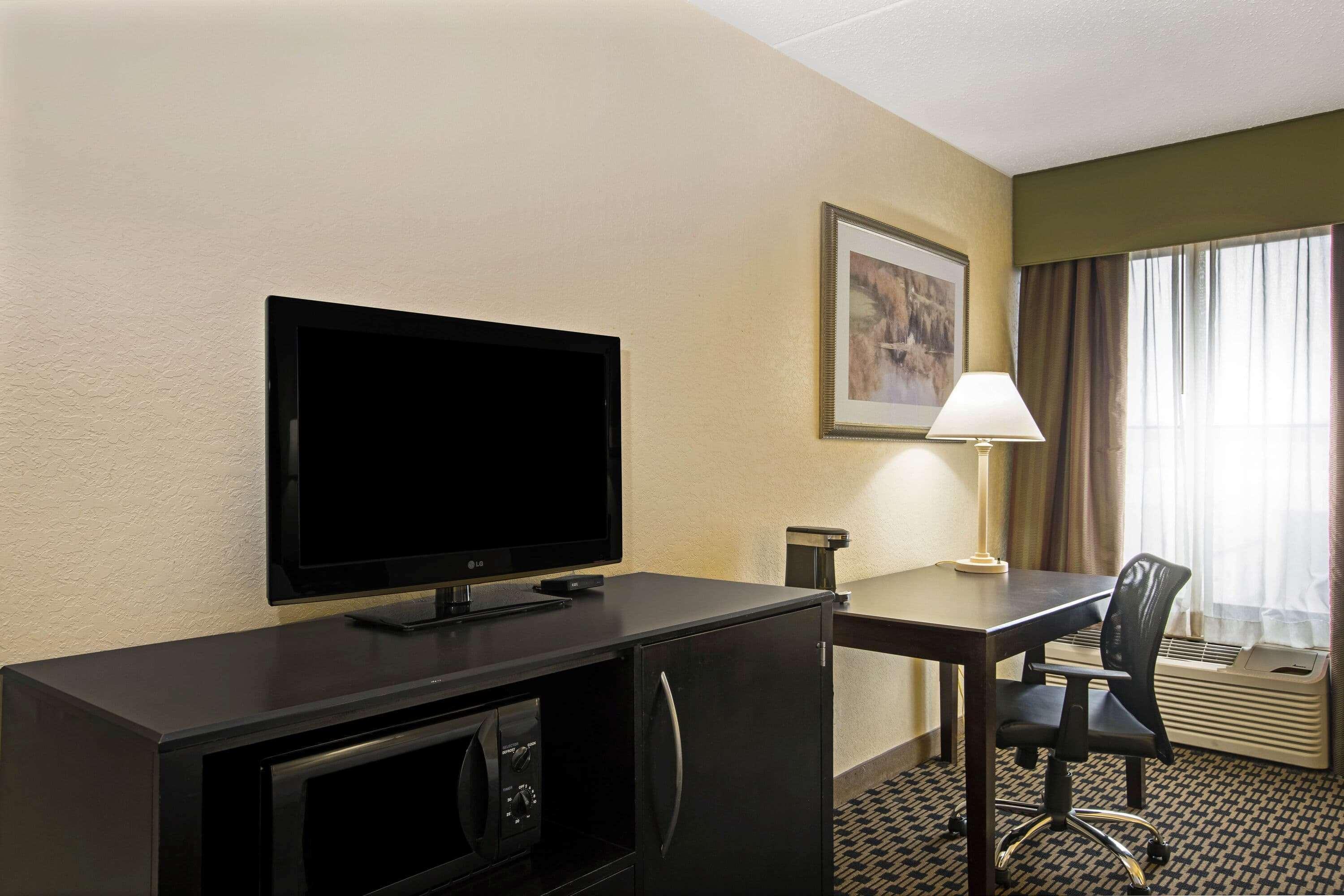 La Quinta By Wyndham Salina Hotel Exterior photo