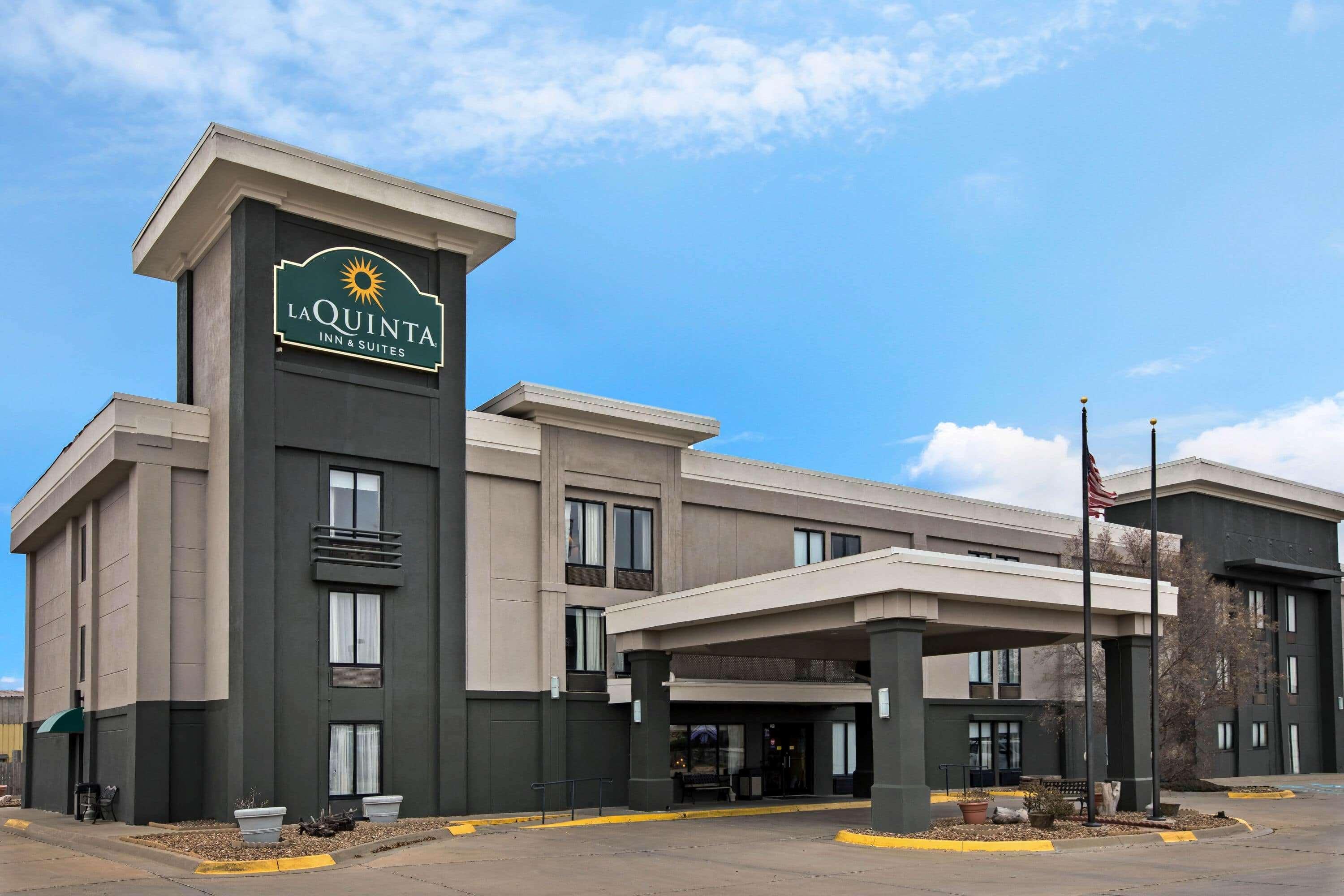 La Quinta By Wyndham Salina Hotel Exterior photo