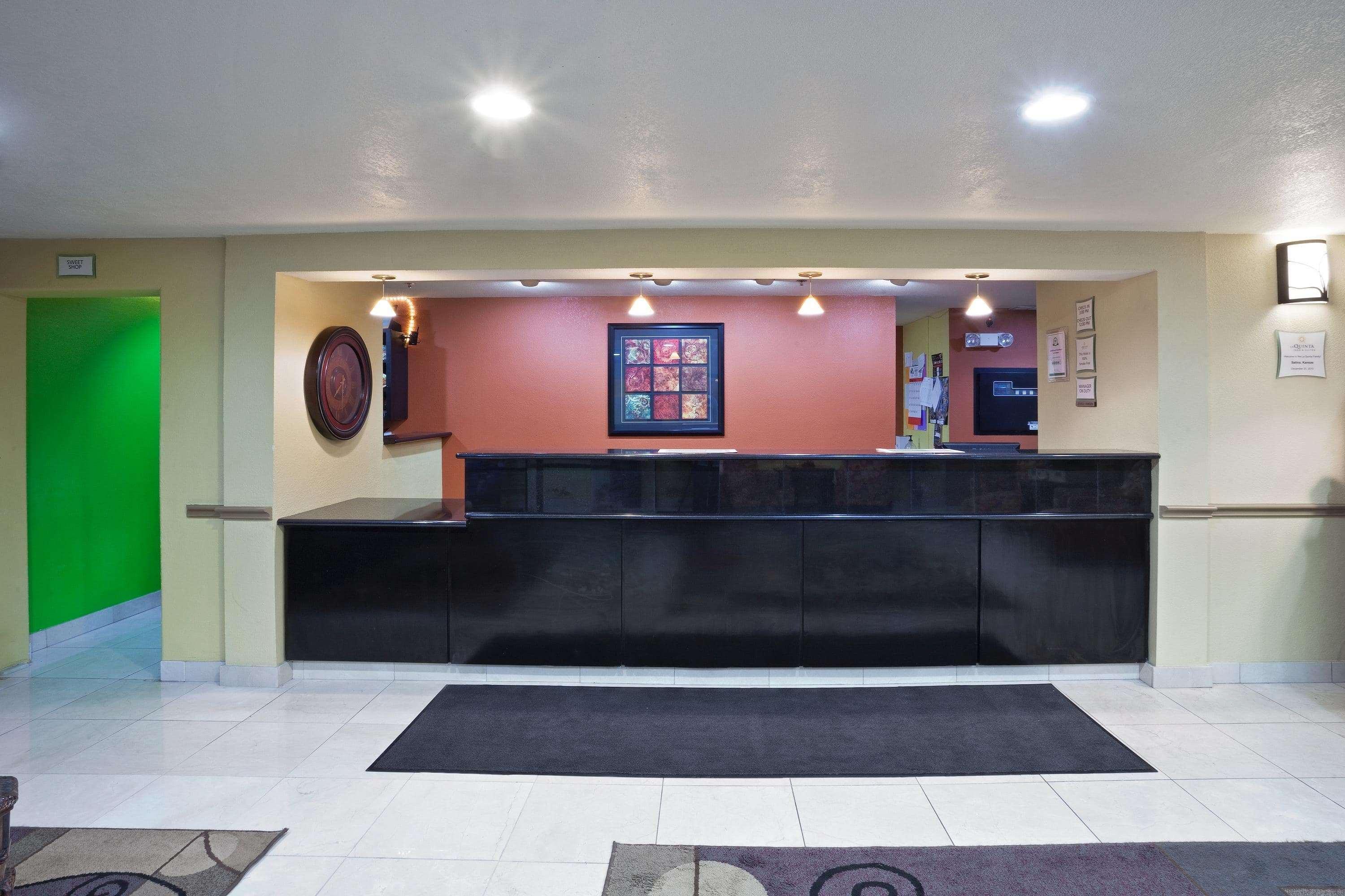 La Quinta By Wyndham Salina Hotel Exterior photo